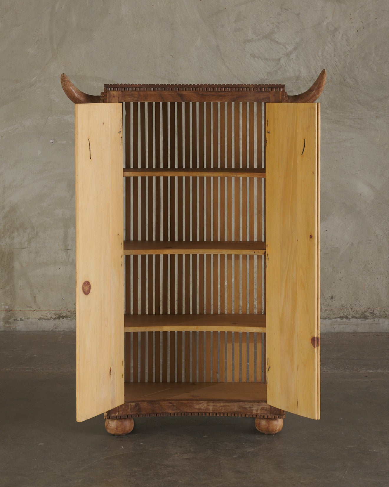 JUJUY TRASTERO CABINET BY MIKE DIAZ